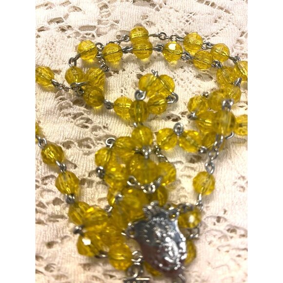 Vintage Yellow Rosary Plastic Faceted  Silver tone Catholic - Picture 3 of 4